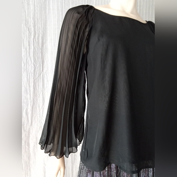 Sheer blouse - Picture 2 of 3